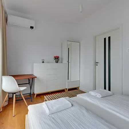 Brabank 457 - View By Grand